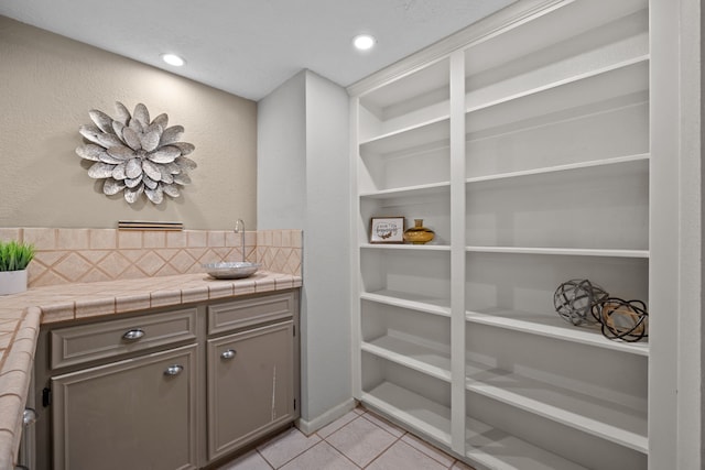 1406 Diana Ct, Houston, TX 77062 - storage area with a sink