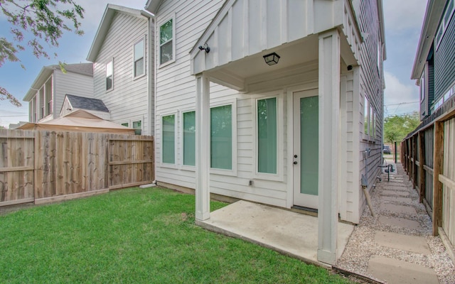 4612 Oats St, Houston, TX 77020 - property entrance featuring a patio and board and batten siding