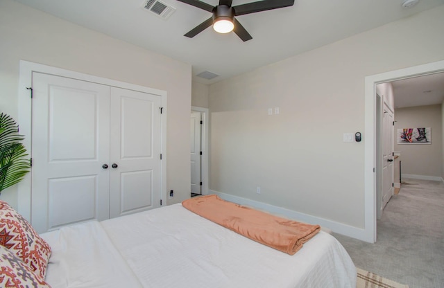 4612 Oats St, Houston, TX 77020 - bedroom featuring light carpet, a closet, and ceiling fan