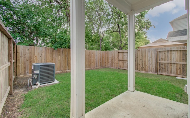 4612 Oats St, Houston, TX 77020 - fenced backyard with a patio