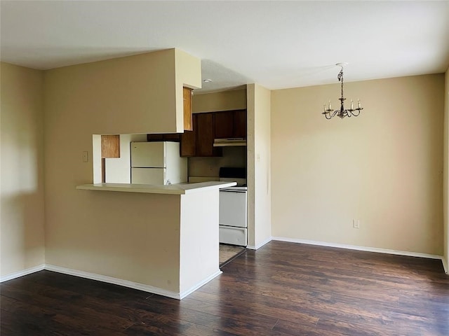 13480 S Thorntree Dr Unit 1206, Houston, TX 77015 - kitchen with white appliances, a chandelier, light countertops, dark wood-type flooring, and a peninsula