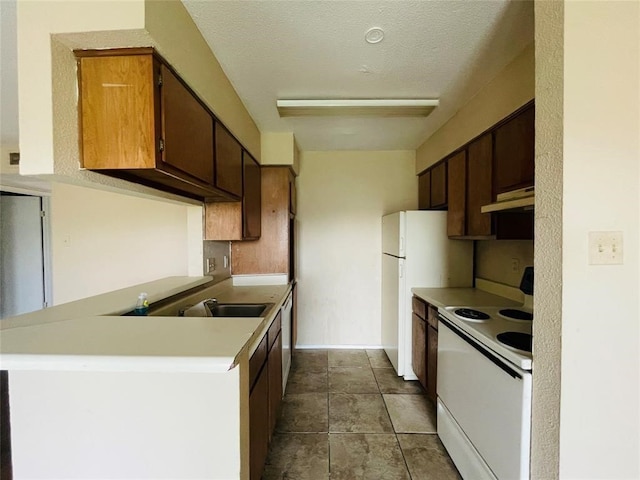 13480 S Thorntree Dr Unit 1206, Houston, TX 77015 - kitchen with white appliances, under cabinet range hood, light countertops, and a peninsula
