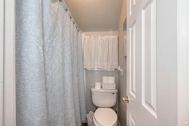 7833 Narcissus St, Houston, TX 77012 - bathroom featuring toilet