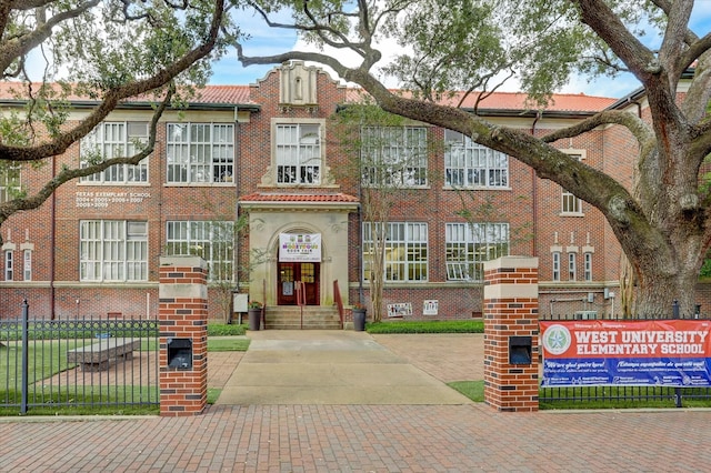 4148 Bissonnet St, West University Place, TX 77005 - photo 32