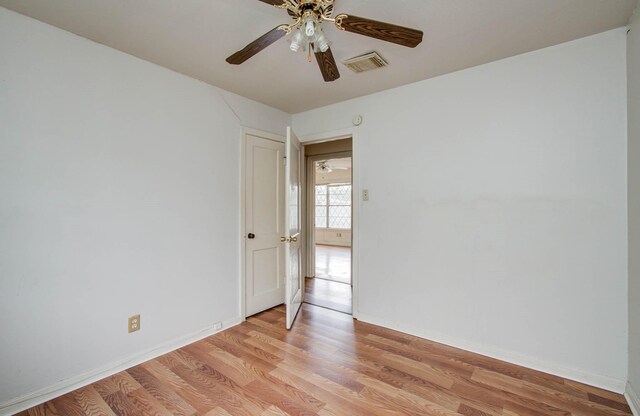 4310 Busiek St, Houston, TX 77022 - unfurnished room featuring light wood finished floors and a ceiling fan
