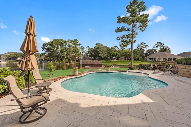 6051 Longmire Trl, Conroe, TX 77304 - view of swimming pool featuring a patio and a lawn