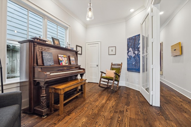712 E 14th St, Houston, TX 77008 - sitting room with wood finished floors, ornamental molding, and recessed lighting
