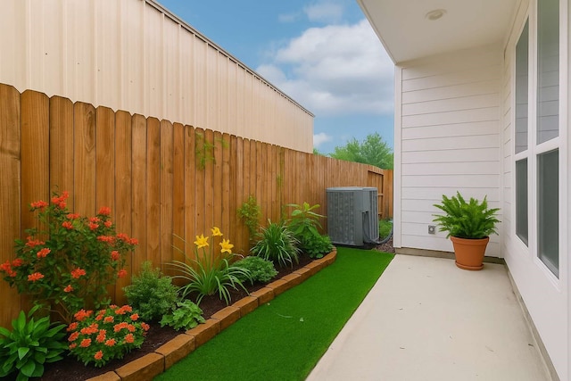 2353 Hoskins Dr, Houston, TX 77080 - view of yard with a patio