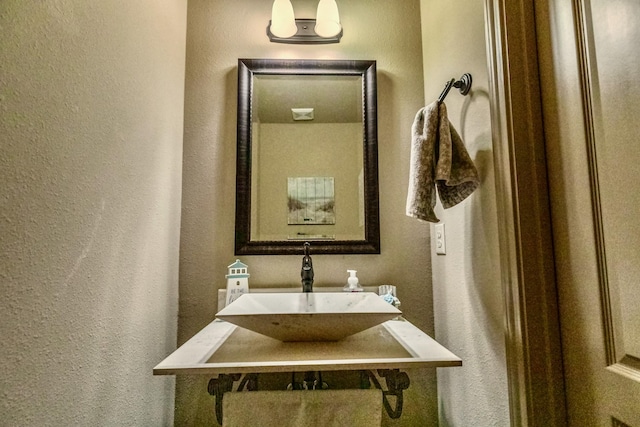 407 Pickney Ave, Sugar Land, TX 77479 - bathroom with a textured wall