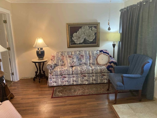 1305 E Goliad Ave, Crockett, TX 75835 - living area with ornamental molding and wood finished floors