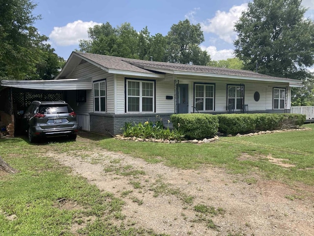 1305 E Goliad Ave, Crockett, TX 75835 - ranch-style home featuring driveway, a front lawn, an attached carport, and covered porch