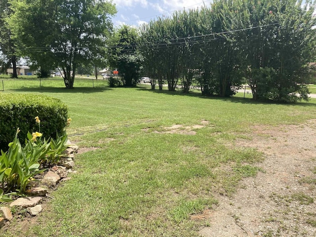 1305 E Goliad Ave, Crockett, TX 75835 - view of grassy yard