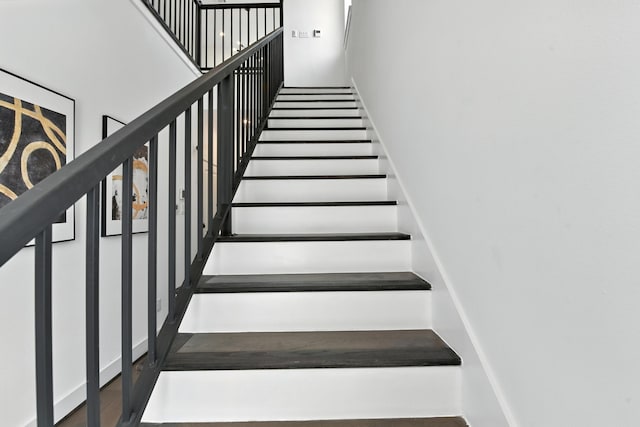 3913 Hare St, Houston, TX 77020 - view of stairs