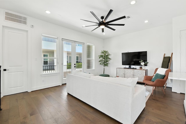3913 Hare St, Houston, TX 77020 - living area featuring a ceiling fan, recessed lighting, and dark wood finished floors