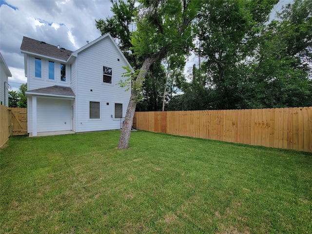 6735 Cohn St, Houston, TX 77091 - view of fenced backyard