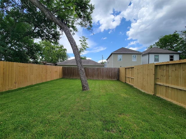 6735 Cohn St, Houston, TX 77091 - view of fenced backyard