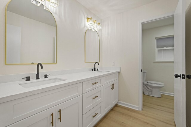 3351 S Sutton Sq, Stafford, TX 77477 - full bath featuring double vanity and wood finished floors