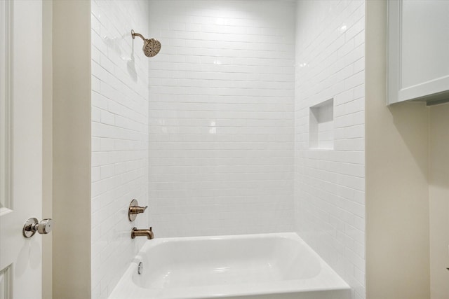 2006 Chantilly Ln, Houston, TX 77018 - full bathroom featuring bathing tub / shower combination