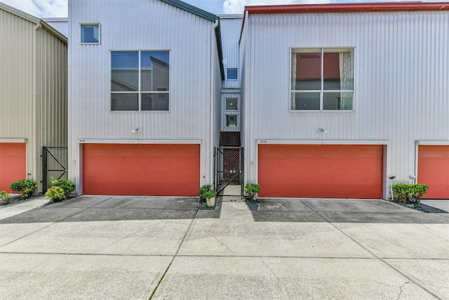 3028 Commerce St, Houston, TX 77003 - townhome / multi-family property with a garage and driveway