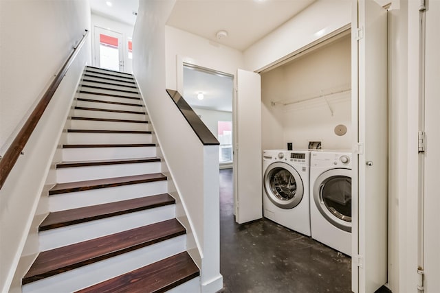 3028 Commerce St, Houston, TX 77003 - laundry room featuring washing machine and clothes dryer