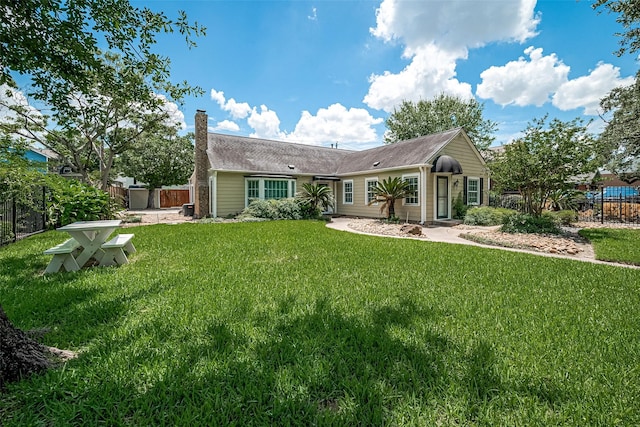 826 Heights Blvd, Houston, TX 77007 - back of property with a chimney