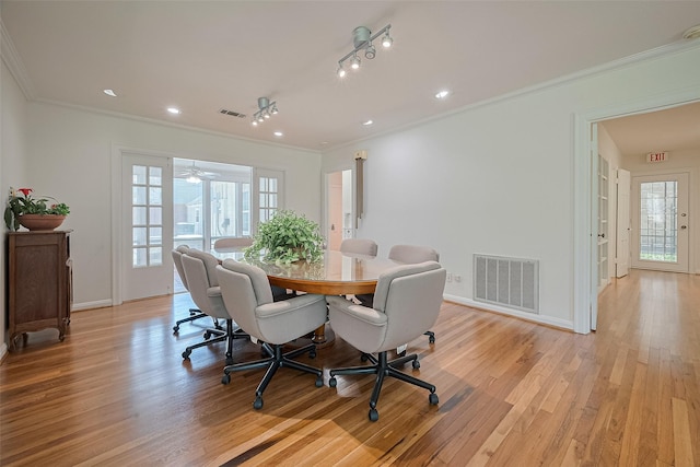 826 Heights Blvd, Houston, TX 77007 - dining area with plenty of natural light, crown molding, light wood-style floors, recessed lighting, and ceiling fan