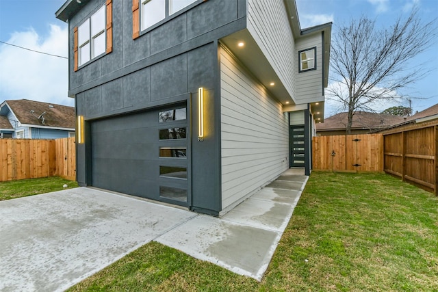 613 Melbourne St, Houston, TX 77022 - garage with a gate and concrete driveway