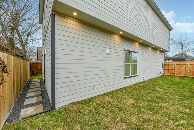 613 Melbourne St, Houston, TX 77022 - back of house featuring a fenced backyard