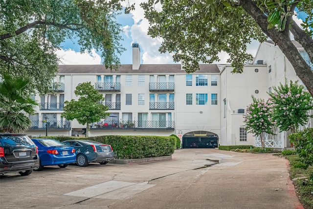 2333 Bering Dr Unit 334, Houston, TX 77057 - view of property with uncovered parking