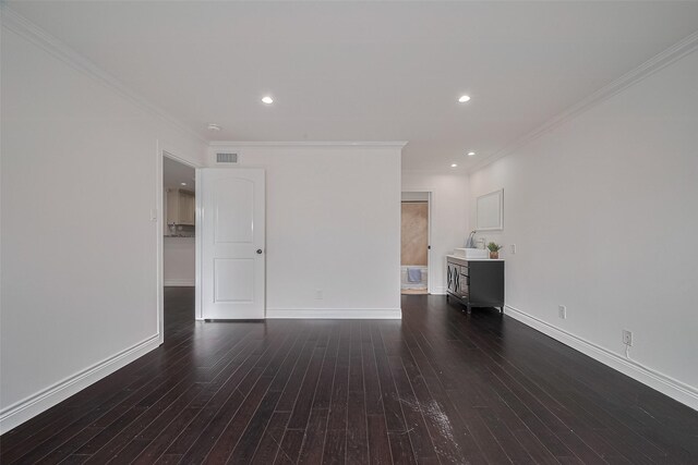 2333 Bering Dr Unit 334, Houston, TX 77057 - unfurnished room featuring wood-type flooring, crown molding, and recessed lighting