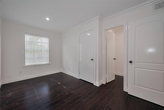 2333 Bering Dr Unit 334, Houston, TX 77057 - unfurnished bedroom featuring dark wood finished floors, crown molding, and recessed lighting