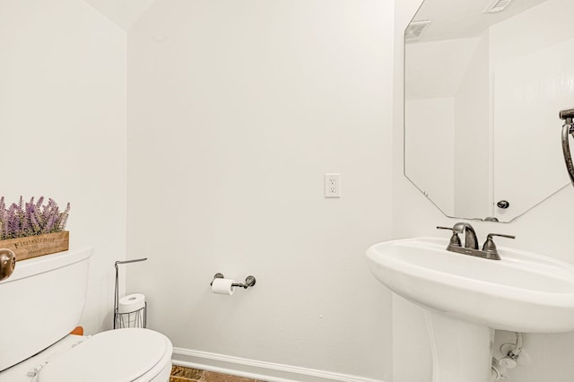 129 Breezy Shore Ct, Dickinson, TX 77539 - bathroom with toilet and baseboards