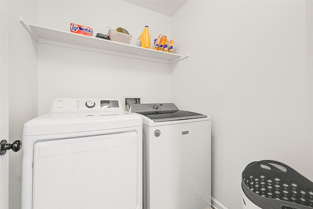 129 Breezy Shore Ct, Dickinson, TX 77539 - laundry area featuring separate washer and dryer and baseboards