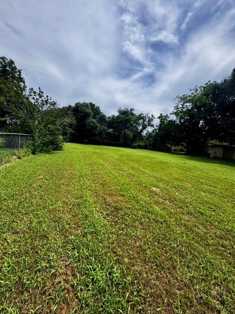 2803 Horn Rd, Bay City, TX 77414 - view of yard