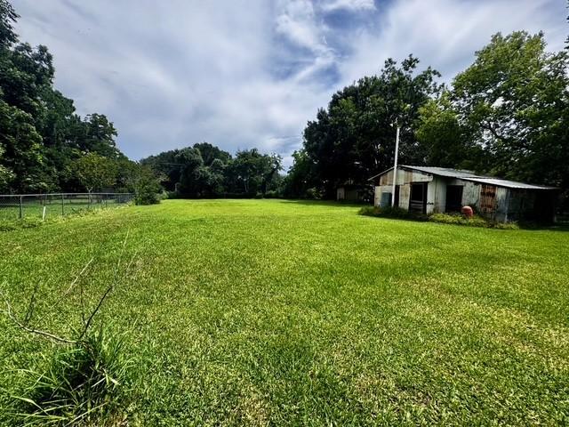 2803 Horn Rd, Bay City, TX 77414 - view of yard featuring an outdoor structure