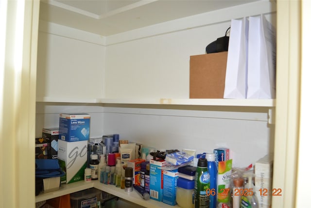 5100 Milwee St Unit 142, Houston, TX 77092 - view of pantry