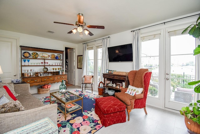 2230 Lakeshore Edge Dr, Houston, TX 77080 - living area with ceiling fan