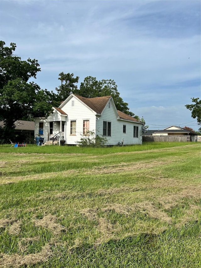 1246 5th St, Hempstead, TX 77445 - back of house featuring a lawn