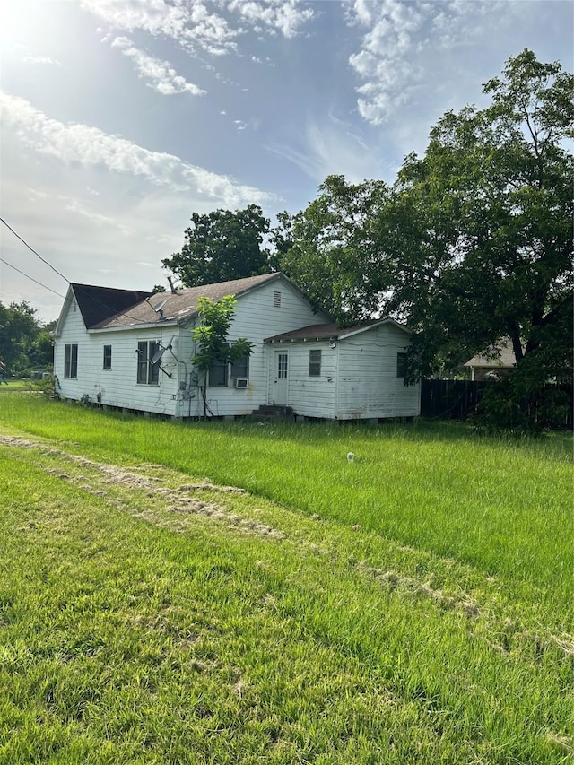 1246 5th St, Hempstead, TX 77445 - rear view of house featuring a lawn