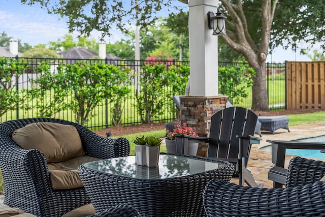 3423 Velasco Ct, Missouri City, TX 77459 - fenced backyard featuring a patio area and outdoor dining space