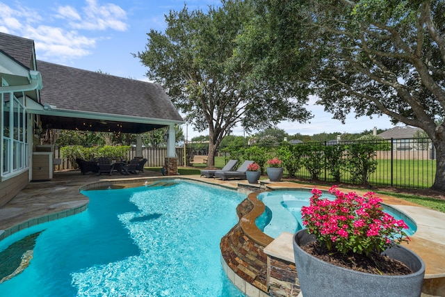 3423 Velasco Ct, Missouri City, TX 77459 - view of pool featuring a fenced backyard, a pool with connected hot tub, and a patio