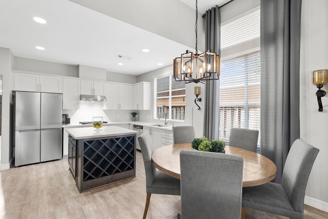 3423 Velasco Ct, Missouri City, TX 77459 - dining area with healthy amount of natural light, light wood-style floors, a chandelier, and recessed lighting