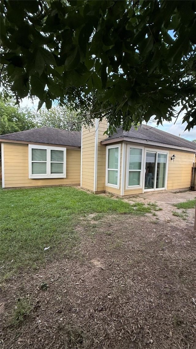 6018 Beaconridge Dr, Houston, TX 77053 - view of side of property featuring a lawn