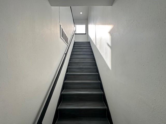 9009 Imogene St Unit E, Houston, TX 77036 - view of stairway