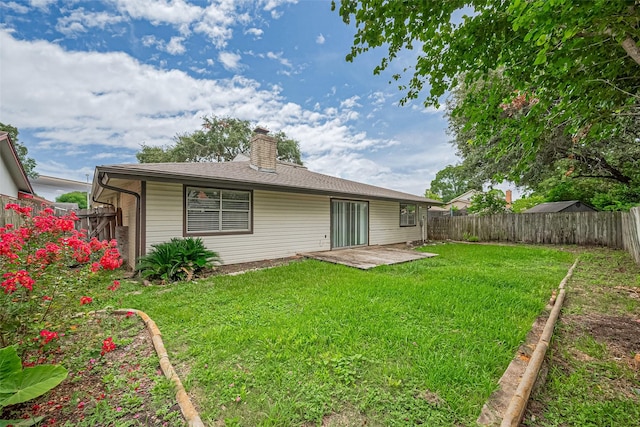10423 Rancho Bernardo Ln, Sugar Land, TX 77498 - rear view of property with a fenced backyard, a chimney, and a patio