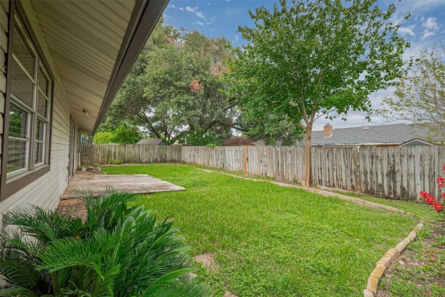 10423 Rancho Bernardo Ln, Sugar Land, TX 77498 - fenced backyard with a patio area