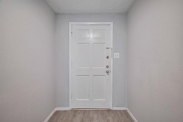10423 Rancho Bernardo Ln, Sugar Land, TX 77498 - entryway with wood finished floors and a textured ceiling