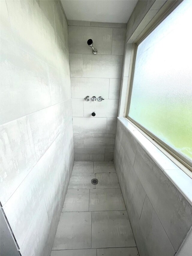 3707 12th St, Brookshire, TX 77423 - full bath featuring a tile shower
