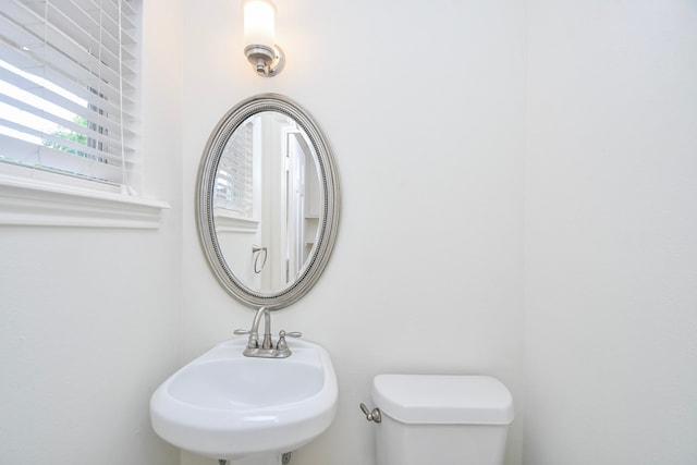10035 Ella Lee Ln, Houston, TX 77042 - bathroom featuring a sink and toilet