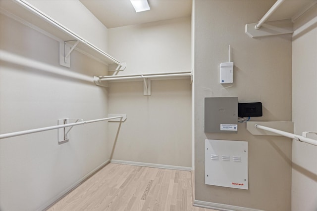 3324 Masters Point Dr, Houston, TX 77091 - walk in closet featuring light wood-style floors